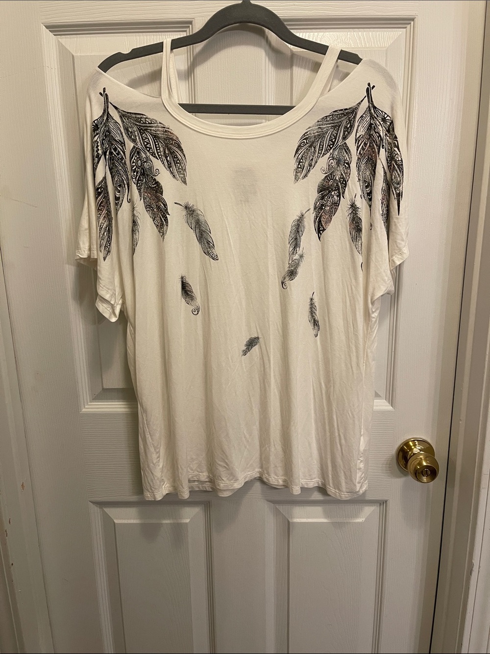 Vocal White Short-Sleeve Top with Black Feather Print